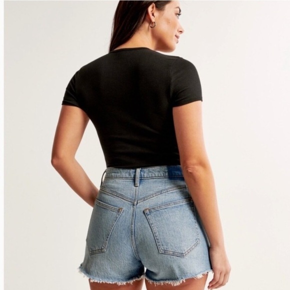 Abercrombie & Fitch the mom high rise blue Jean short curve love size 34/18 - Picture 3 of 8